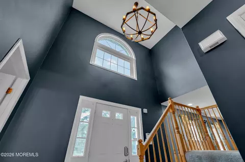 Entry Way - 6 Marybeth Ct, Jackson, NJ 08527 photo 4 of 13