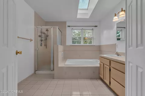 Bath - 6 Marybeth Ct, Jackson, NJ 08527 photo 3 of 4