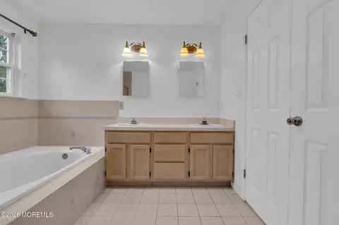 Bath - 6 Marybeth Ct, Jackson, NJ 08527 photo 4 of 4