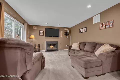 Living - 6 Marybeth Ct, Jackson, NJ 08527 photo 1 of 1
