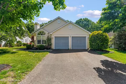 53 Skyline Dr, Lakewood, NJ 08701
