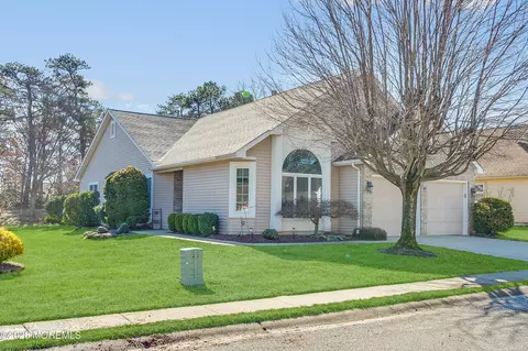 2279 S Chanticleer Ct, Toms River, NJ 08755