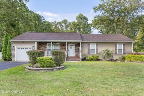 4 Hidden Hollow Ct, Jackson, NJ 08527
