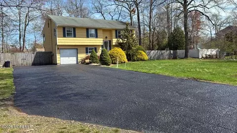 7 Portsmouth Rd, Englishtown, NJ 07726
