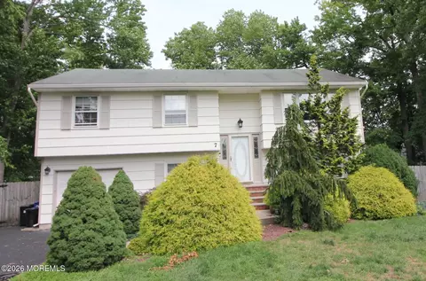 7 Portsmouth Rd, Englishtown, NJ 07726