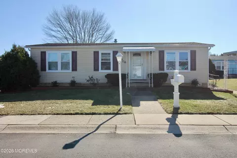 606 Jerome Pl, Freehold, NJ 07728