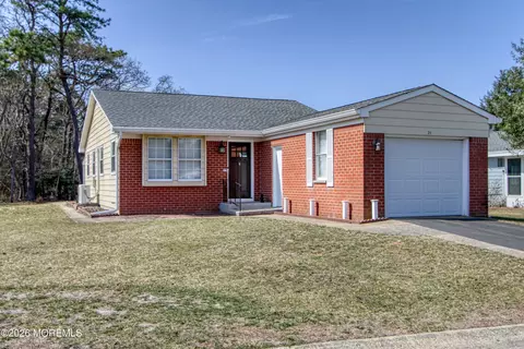 21 Hudson Pkwy, Whiting, NJ 08759