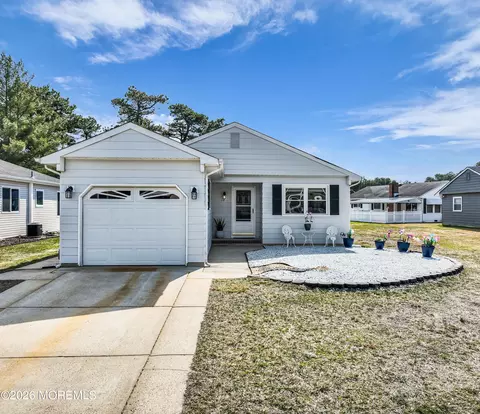 18 Cabrillo Blvd, Toms River, NJ 08757