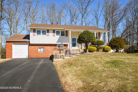 25 Tarrytown Rd, Manalapan, NJ 07726