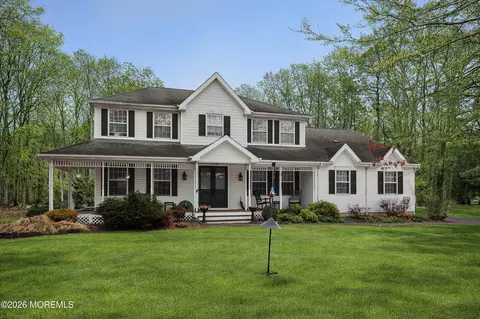 9 Amanda Ln, Howell, NJ 07731