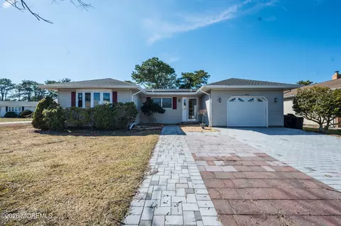 11 Olstins Ct, Toms River, NJ 08757