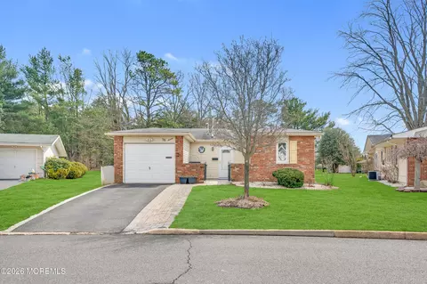 16 Dickinson Rd, Brick, NJ 08724
