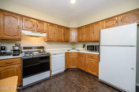 182 Edinburgh Ct, Matawan, NJ 07747 photo 13