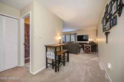 182 Edinburgh Ct, Matawan, NJ 07747 photo 4