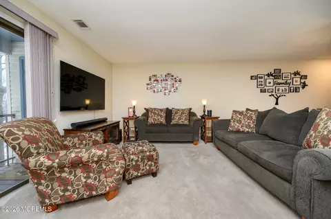 182 Edinburgh Ct, Matawan, NJ 07747 photo 6