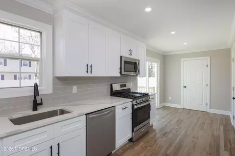 Kitchen - 65 Glenn Dr, Brick, NJ 08723 photo 3 of 4