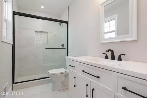 Bath - 65 Glenn Dr, Brick, NJ 08723 photo 2 of 3