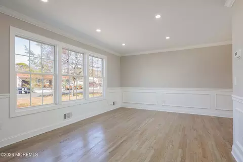 Living - 65 Glenn Dr, Brick, NJ 08723 photo 2 of 3