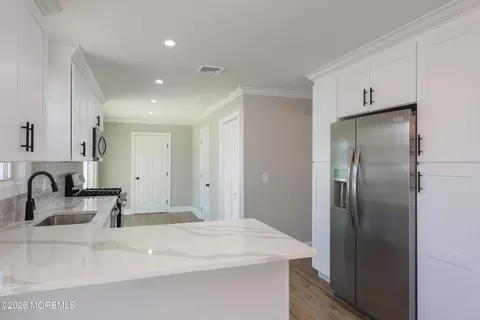 Kitchen - 65 Glenn Dr, Brick, NJ 08723 photo 2 of 4