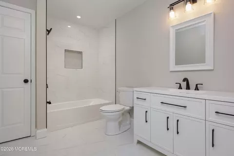 Bath - 65 Glenn Dr, Brick, NJ 08723 photo 3 of 3
