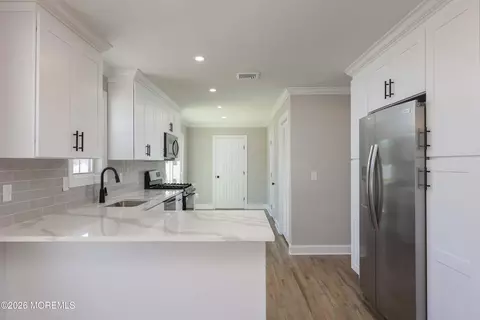 Entry Way - 65 Glenn Dr, Brick, NJ 08723 photo 2 of 3