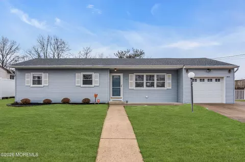 1425 Nevada Dr, Toms River, NJ 08753
