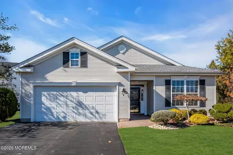 52 Bunker Hill Dr, Allentown, NJ 08501