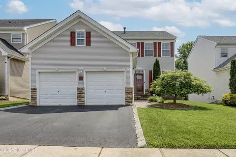 10 Winged Foot Dr, Manalapan, NJ 07726