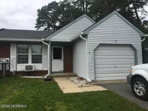 5 Greenwood Ln # B, Whiting, NJ 08759