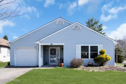 1 Woodchuck Ln, Brick, NJ 08724