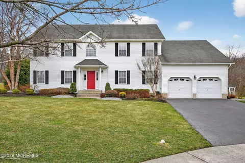 33 Samantha Cir, Matawan, NJ 07747