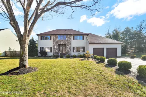 1 Shea Ln, Tinton Falls, NJ 07724