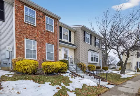 51 Lantern Ln, Sayreville, NJ 08872
