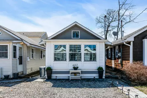 607 Central Ave, Spring Lake Heights, NJ 07762