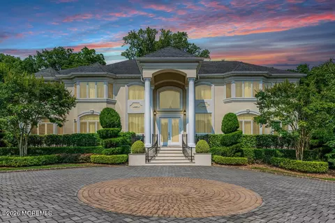1 Embry Farm Rd, Marlboro, NJ 07746