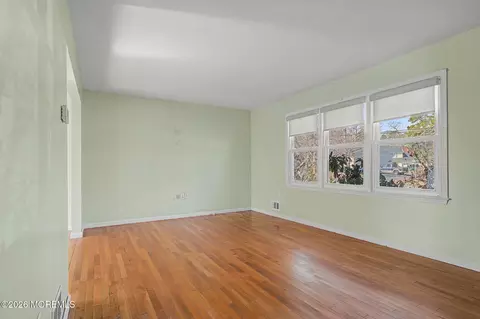 Living - 726 Maple Ave, Brick, NJ 08724 photo 4 of 5