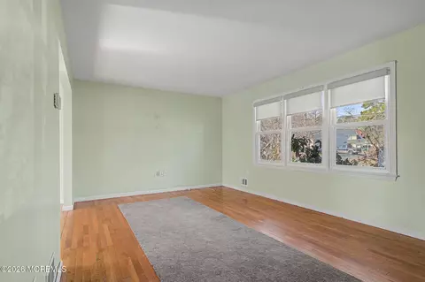 Living - 726 Maple Ave, Brick, NJ 08724 photo 2 of 5