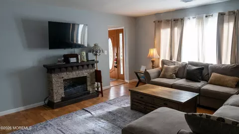 484 Woodhaven Blvd SE, Bayville, NJ 08721
