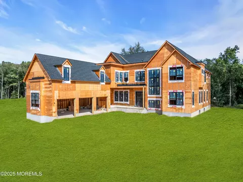 2 Lourdes Ct, Farmingdale, NJ 07727