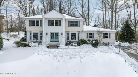 77 Bunker Hill Dr, Middletown, NJ 07748