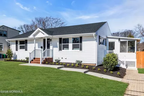 65 Ravine Dr, Matawan, NJ 07747