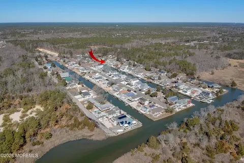 20 Edgewater Dr, Tuckerton, NJ 08087