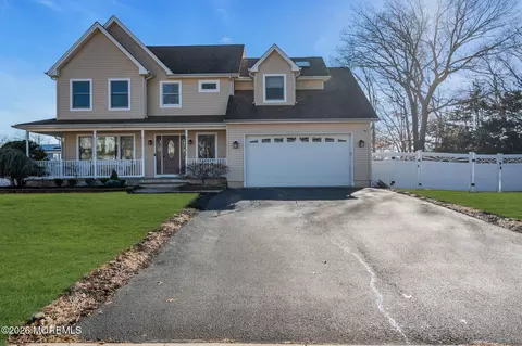 15 Eagle Dr, Bayville, NJ 08721