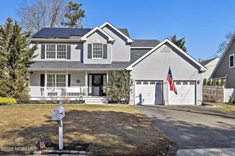 584 Coral Ln, Manahawkin, NJ 08050