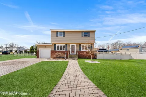 3 Cornell Dr, Hazlet, NJ 07730