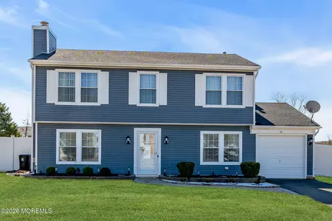 2 Admiral Ct, Barnegat, NJ 08005