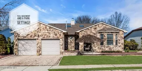 37 Murray Hill Ter, Marlboro, NJ 07746