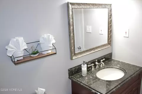 Bath - 33 Balmoral Ct, Matawan, NJ 07747 photo 1 of 3