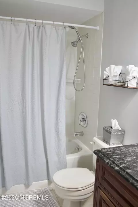 Bath - 33 Balmoral Ct, Matawan, NJ 07747 photo 2 of 3