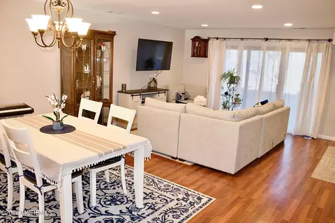 Dining - 33 Balmoral Ct, Matawan, NJ 07747 photo 3 of 3